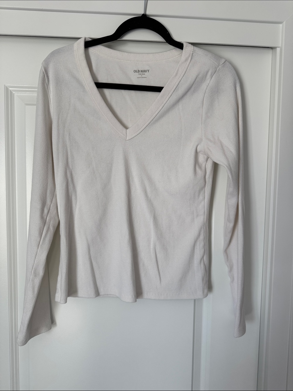 Old Navy Cream V-Neck Long Sleeve Tee Top